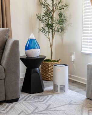 Humidifier and air purifier in the corner of the living room